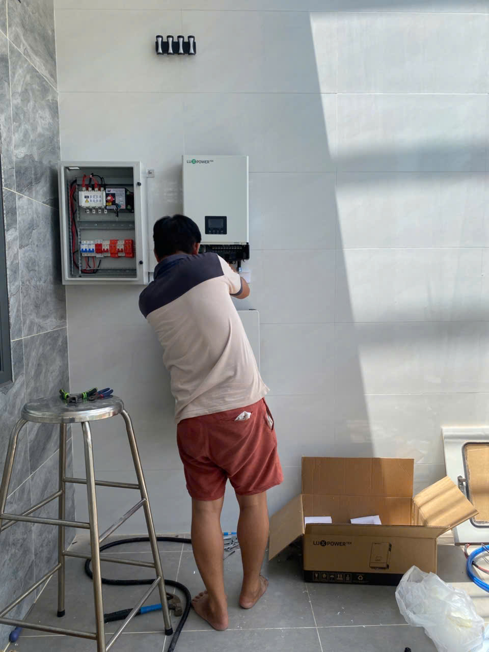 Hệ 5kW Năng Lượng Mặt Trời Lưu Trữ Tại P. Hòa Bình
